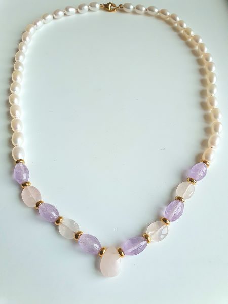 perlenkette mit amethyst und rosenquarz steinchen und vergoldetem silber - 42,8 cm lang -